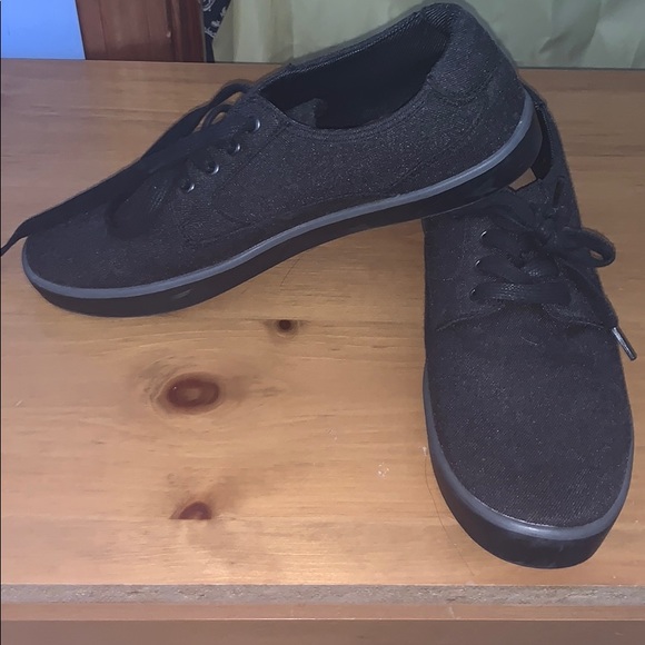 Sonoma Men’s Gray Dress Shoes w/ Laces - Picture 2 of 3